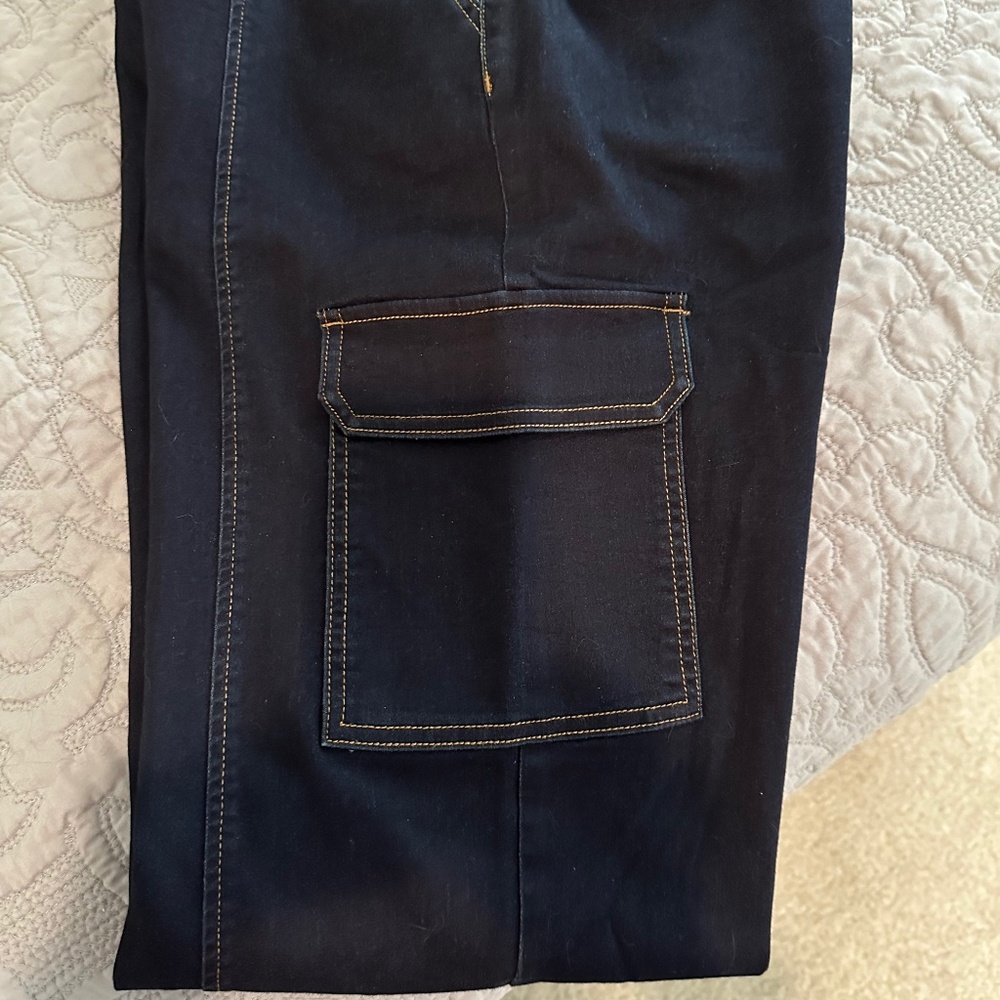 Trending Fall 2025 High-Waisted Wide-Leg Cargo Style Dark Blue Jeans, 12P/31 NWT